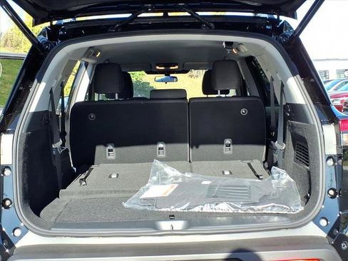 Certified 2025 Nissan Pathfinder SV image 14