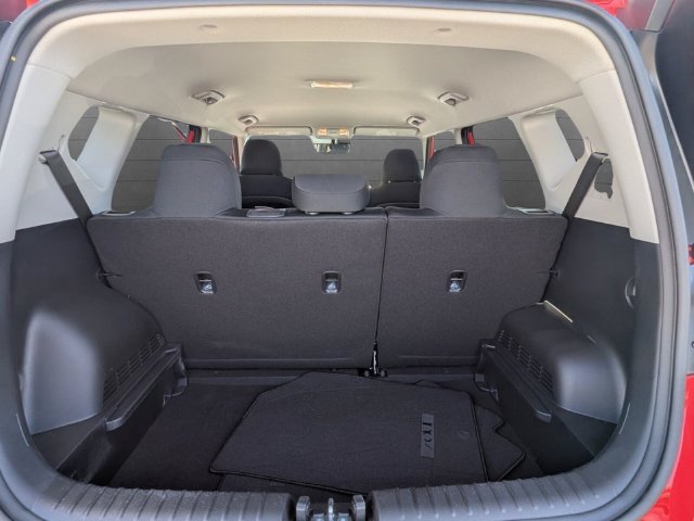 Used 2025 Kia Soul LX w/ LX Technology Package FWD image 32