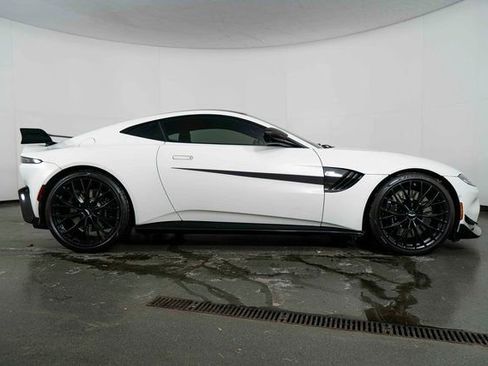 Used 2022 Aston Martin V8 Vantage Coupe image 9