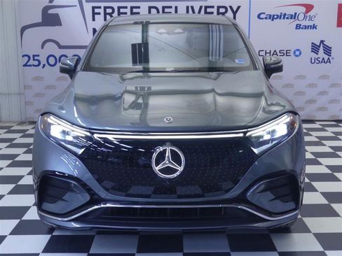 Used 2023 Mercedes-Benz EQS 580 4MATIC SUV image 2