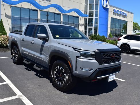 Used 2022 Nissan Frontier PRO-4X AWD/4WD image 2