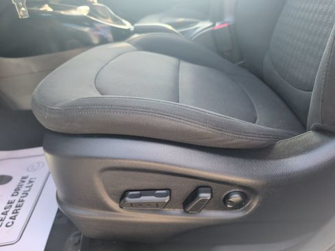 Used 2015 Kia Soul ! FWD image 9