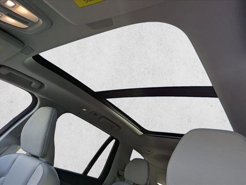 Certified 2025 Volvo XC90 B6 Plus w/ Protection Package Premier image 18