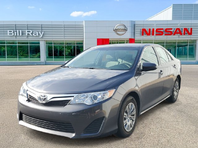 Used 2013 Toyota Camry LE FWD image 2