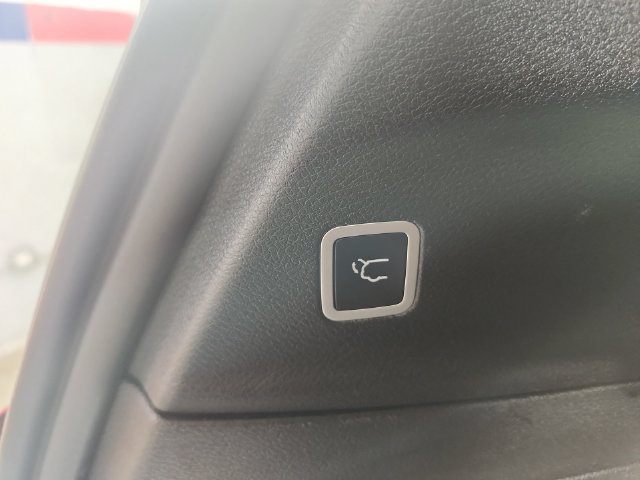 Used 2025 Chrysler Pacifica Limited FWD image 36