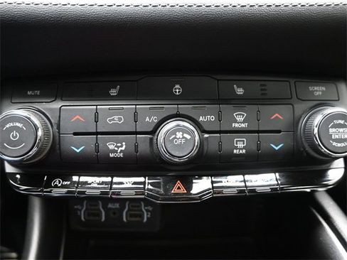 Used 2021 Dodge Durango SXT image 21