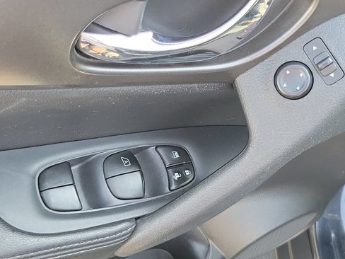 Used 2015 Nissan Rogue SV w/ SV Premium Package FWD image 24