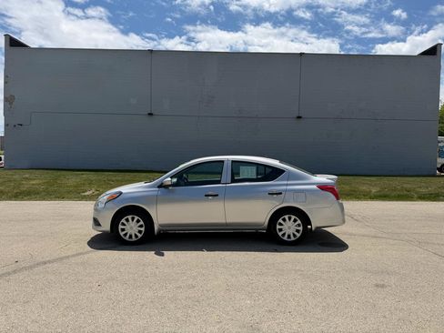 Used 2017 Nissan Versa S Plus FWD image 4