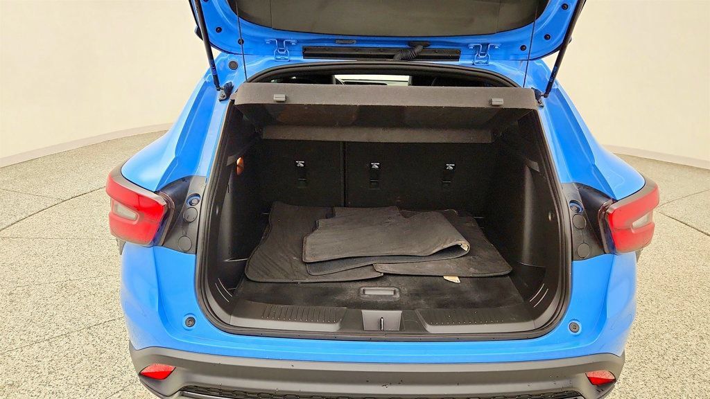 Used 2024 Chevrolet Trax RS w/ Sunroof Package FWD image 20