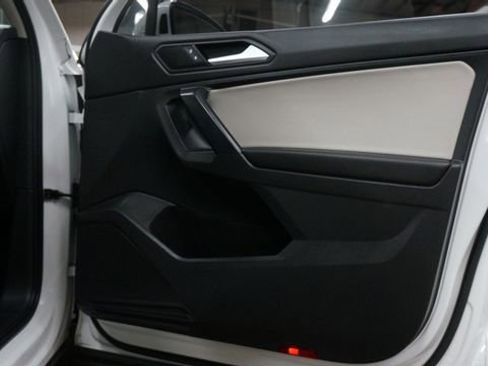 Certified 2021 Volkswagen Tiguan SE w/ Panoramic Sunroof Package image 65