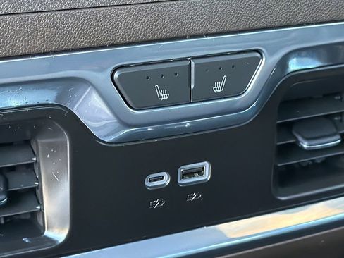 Used 2024 Chevrolet Silverado 2500 LTZ w/ LTZ Plus Package image 20