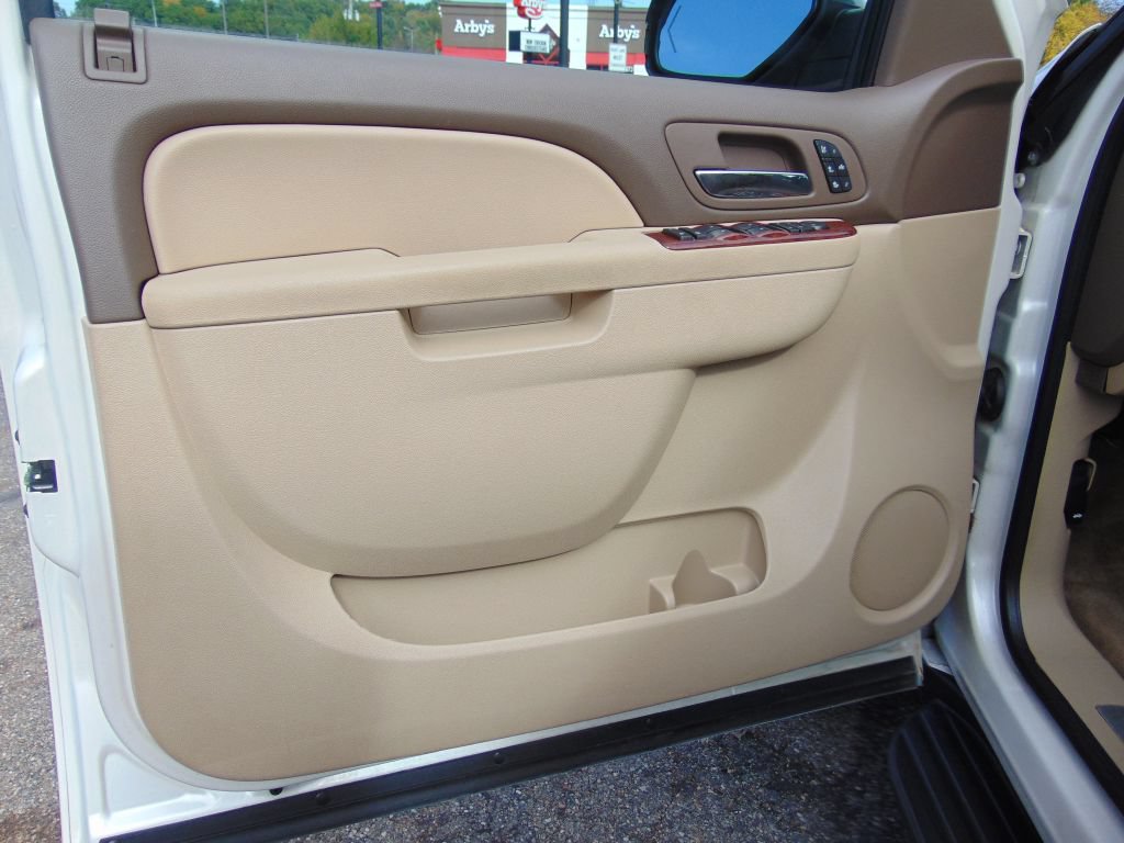 Used 2010 Chevrolet Avalanche LTZ AWD/4WD image 23