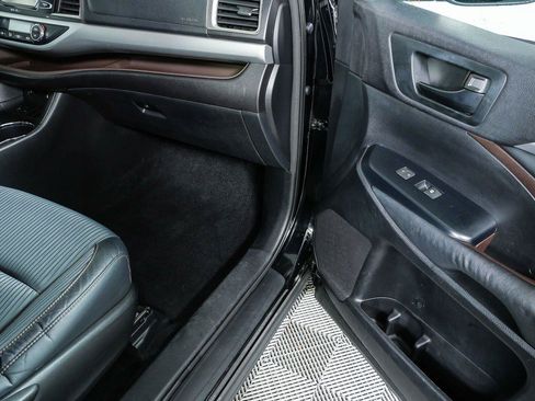 Used 2015 Toyota Highlander Plus FWD image 22