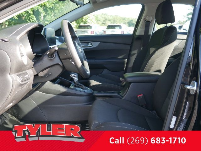 Used 2021 Kia Forte LXS FWD image 32