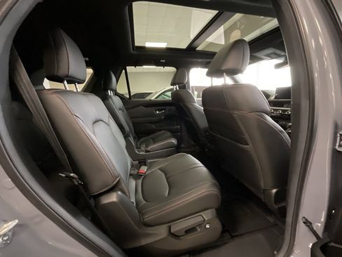 Used 2025 Honda Pilot TrailSport image 20