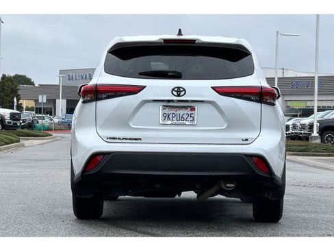 Certified 2023 Toyota Highlander FWD image 5