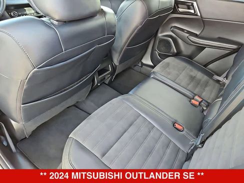 Used 2024 Mitsubishi Outlander SE FWD image 19