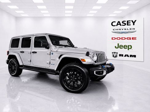 Used 2024 Jeep Wrangler Unlimited Sahara w/ Dual Top Group AWD/4WD image 1