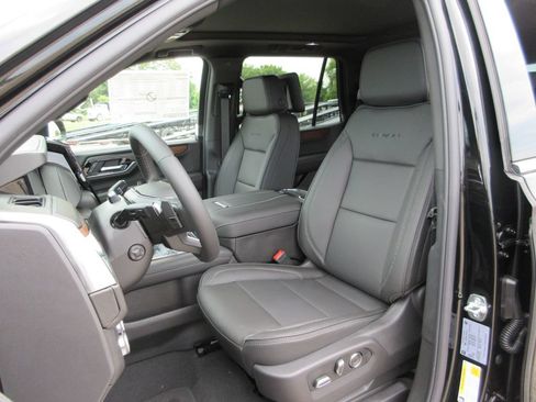 New 2026 GMC Yukon Denali w/ Denali Reserve Package AWD/4WD image 11