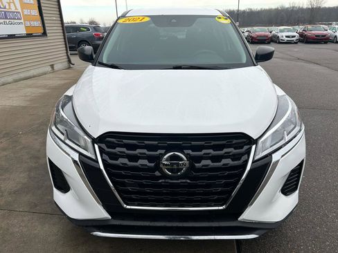 Used 2021 Nissan Kicks S image 2