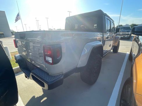 Used 2022 Jeep Gladiator Sport AWD/4WD image 4
