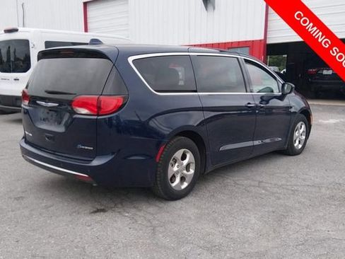 Used 2019 Chrysler Pacifica Touring Plus FWD image 4