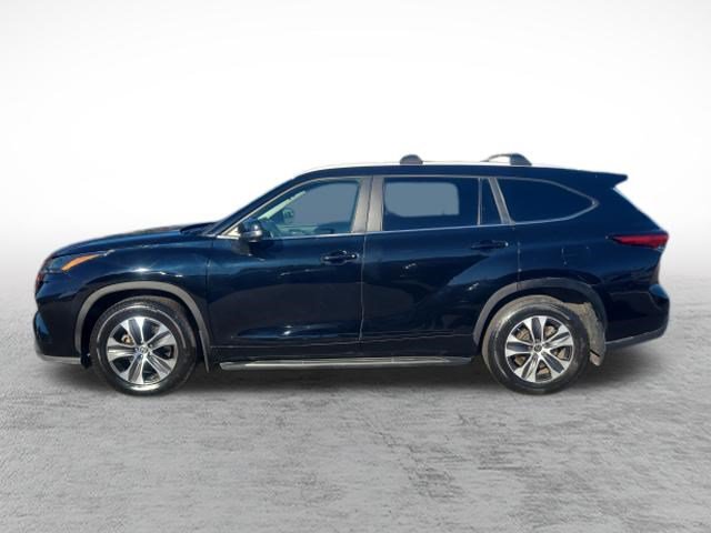 Used 2023 Toyota Highlander XLE AWD/4WD image 8