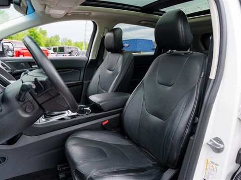 Used 2016 Ford Edge Titanium w/ Equipment Group 302A AWD/4WD image 18