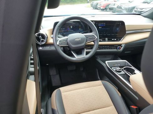 Used 2025 Chevrolet Equinox ACTIV AWD/4WD image 11