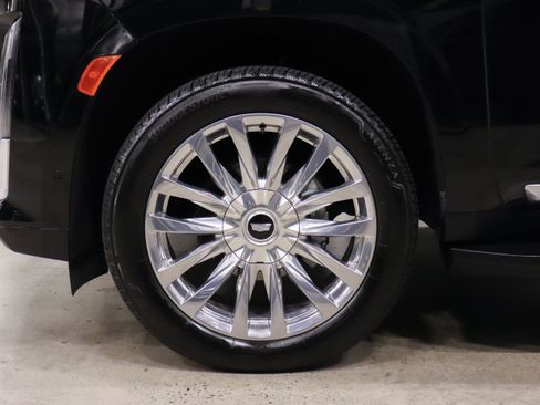 Used 2022 Cadillac Escalade ESV Premium Luxury image 9