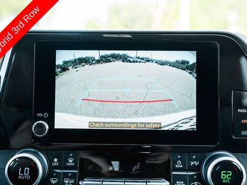 Used 2023 Toyota Highlander LE AWD/4WD image 21