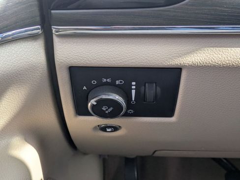 Used 2020 Jeep Grand Cherokee Overland image 17