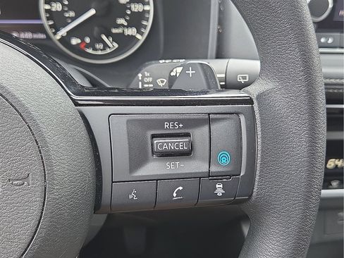 Used 2023 Nissan Rogue SV AWD/4WD image 18