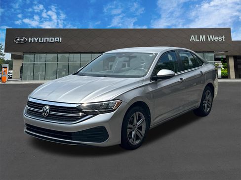 Used 2024 Volkswagen Jetta SE FWD image 1