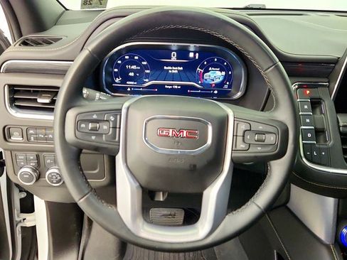 Used 2023 GMC Yukon SLT image 14