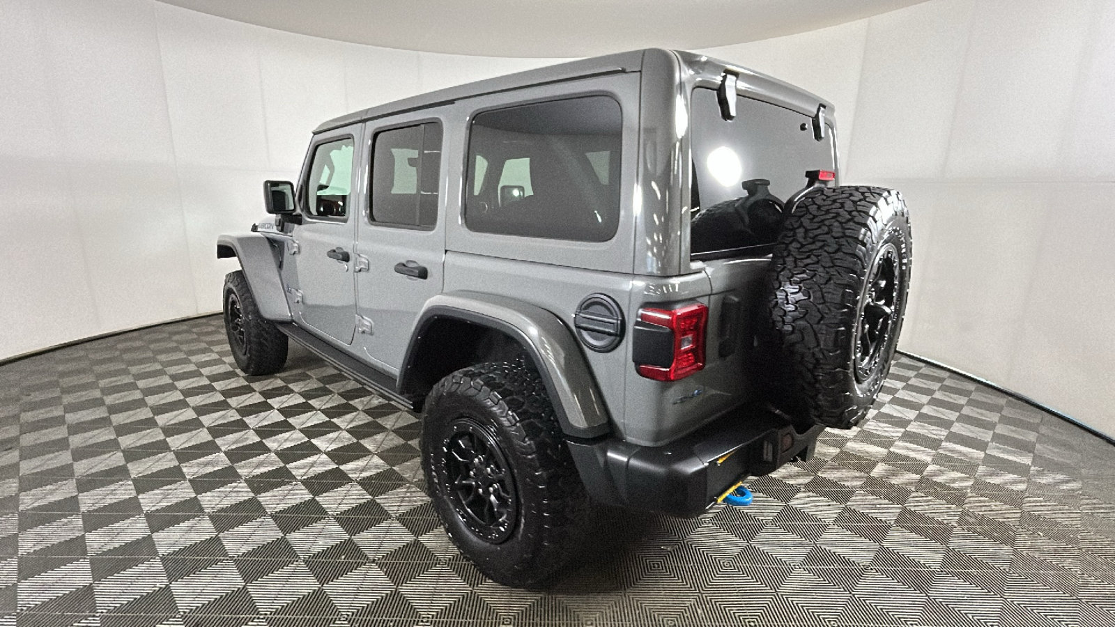 Used 2023 Jeep Wrangler Unlimited Rubicon 4xe AWD/4WD image 5