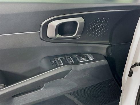 Used 2023 Kia Sorento S w/ Panoramic Sunroof Package image 19