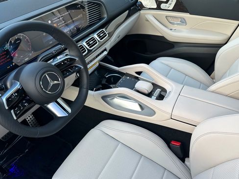 New 2026 Mercedes-Benz GLS 450 4MATIC image 9