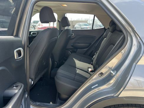 Used 2021 Hyundai Venue SEL w/ Premium Package image 17