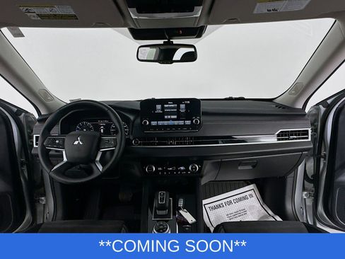 Used 2024 Mitsubishi Outlander SE image 9