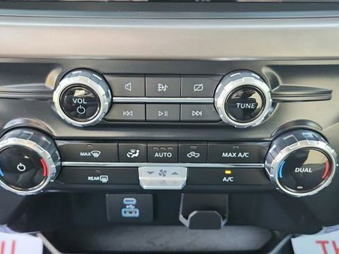 Used 2024 Ford F150 XLT AWD/4WD image 19