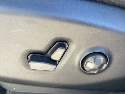 New 2026 Chrysler Voyager LX image 24