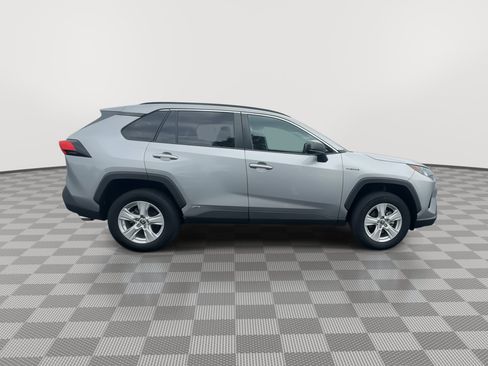 Used 2021 Toyota RAV4 LE AWD/4WD image 9