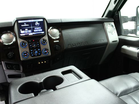 Used 2015 Ford F350 Lariat w/ Chrome Package image 19