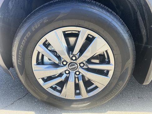 Certified 2025 Nissan Pathfinder S image 9