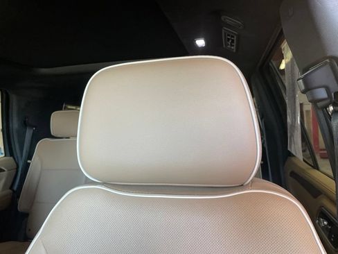 Used 2021 Chevrolet Tahoe Premier w/ Premium Package AWD/4WD image 12