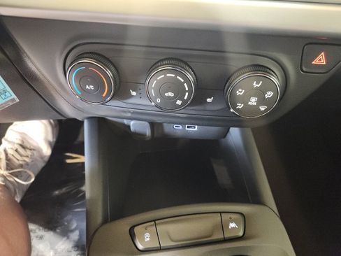 New 2025 Chevrolet Trax RS w/ Sunroof Package image 18