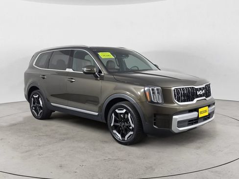 Used 2024 Kia Telluride EX w/ EX Captain's Chair Package AWD/4WD image 7