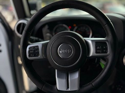 Used 2016 Jeep Wrangler Unlimited Rubicon AWD/4WD image 20