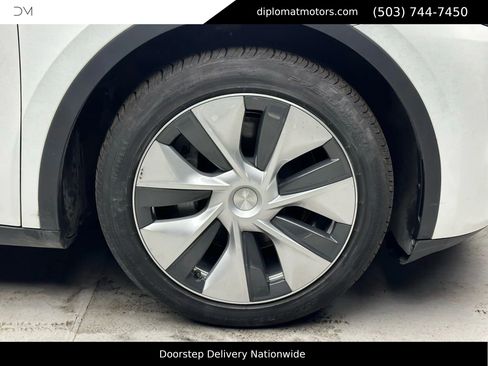 Used 2023 Tesla Model Y Long Range image 38